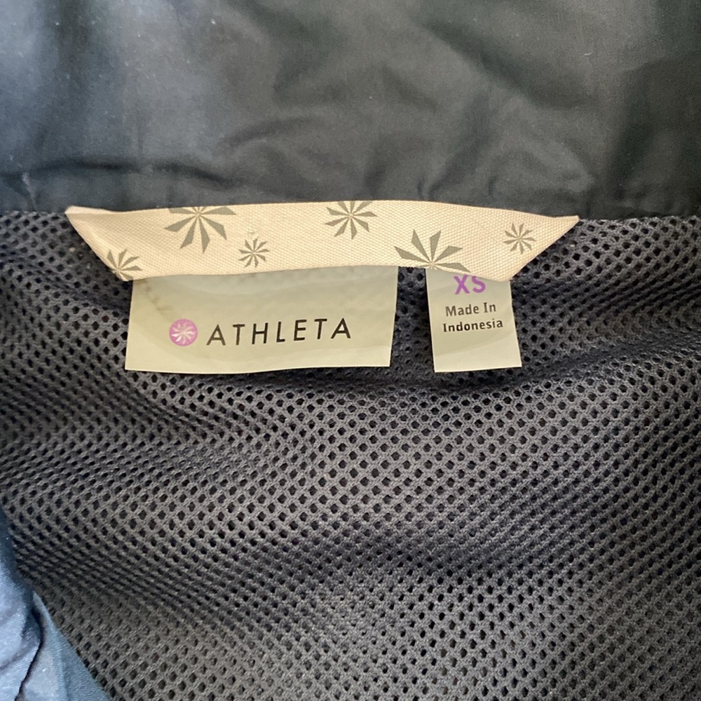 Women’s Athleta Rain Jacket Sz XS - Picture 4 of 6